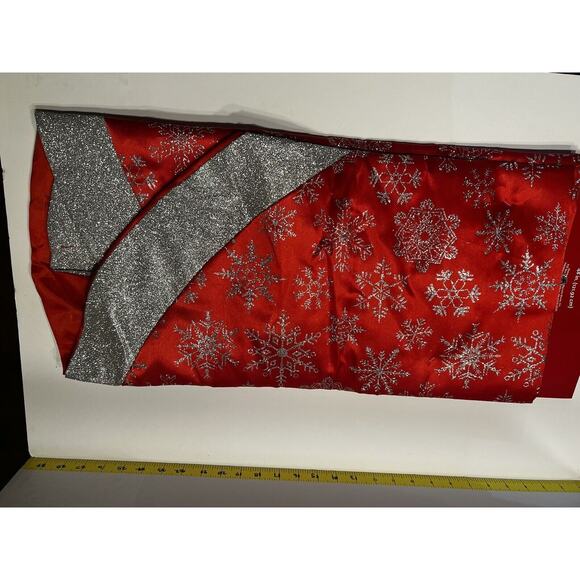 Tree Skirt Christmas Red & Silver Snowflakes 48" TREE SKIRT New! - Picture 10 of 13